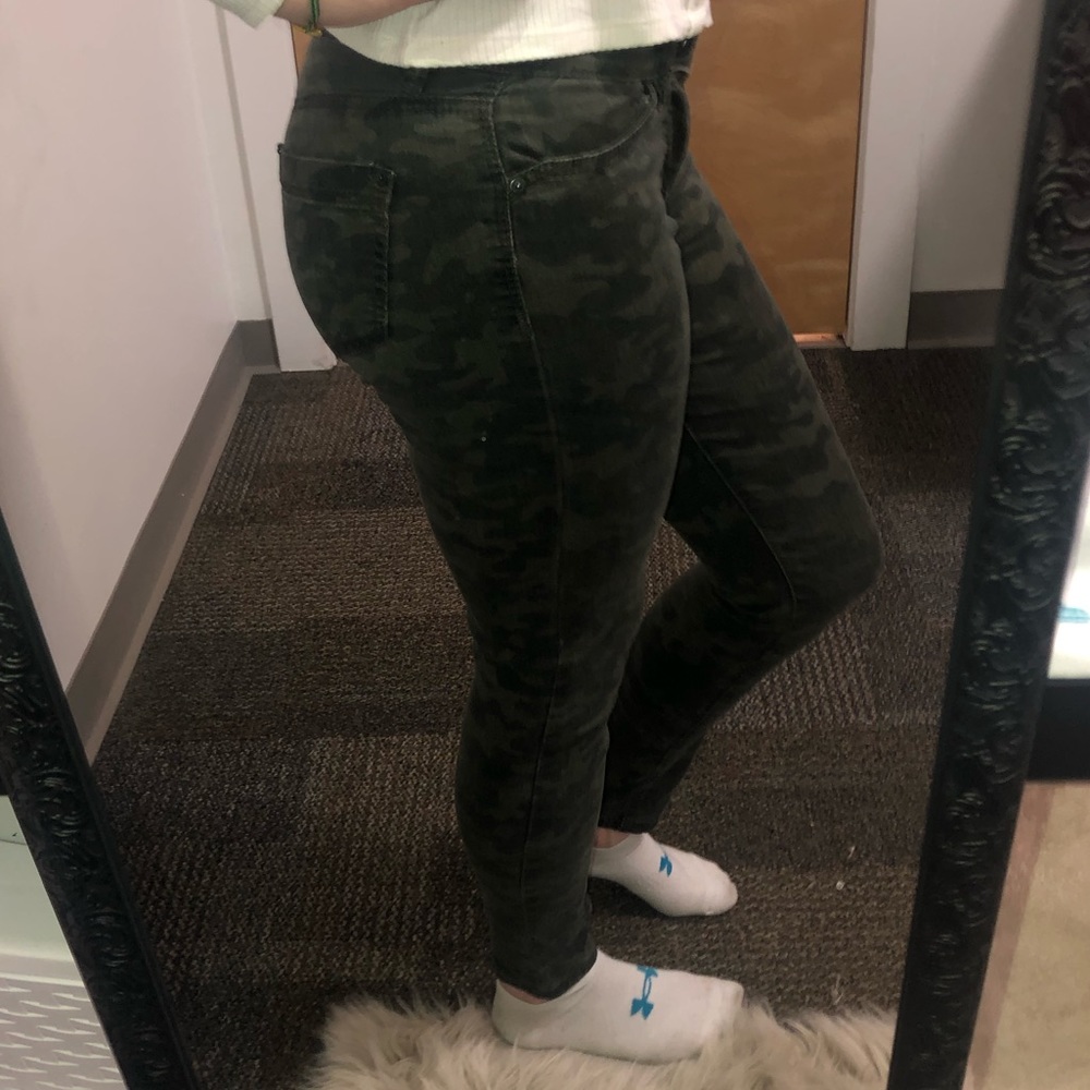 ‼️Host Pick‼️Mid-Rise Unionbay Camo Jeans! Size:5